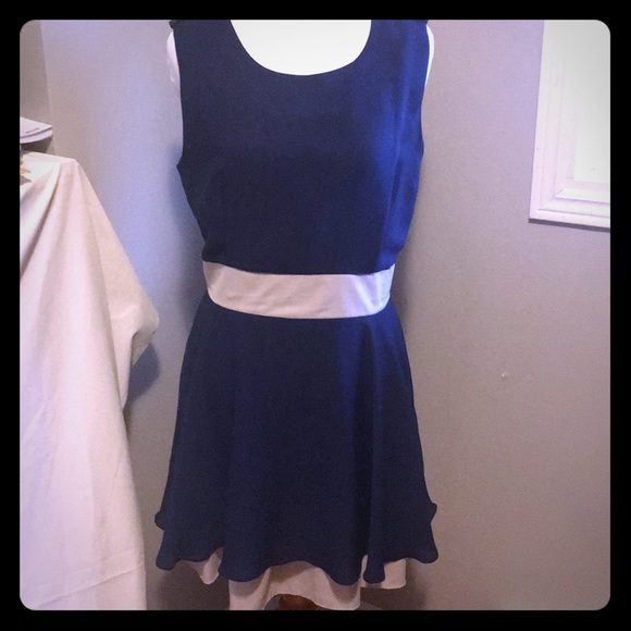 Flirty and fun retro looking dress - Picture 1 of 5